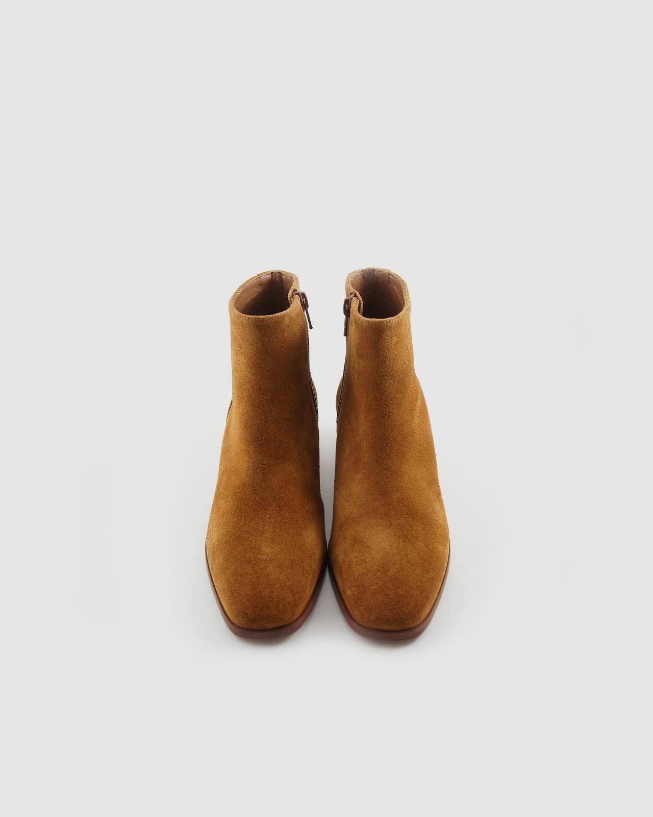 Isenia 010125